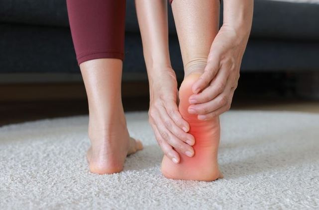 Fascitis plantar, ¿por qué duele el talón al levantarse?